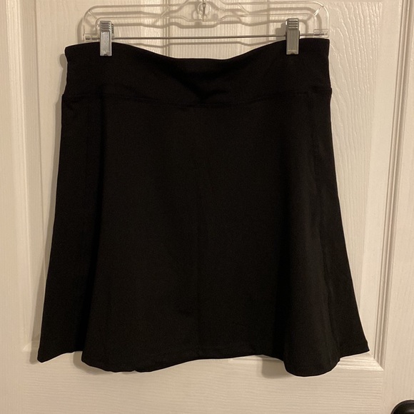 Ladies exercise skort, size large, never worn - Picture 3 of 6
